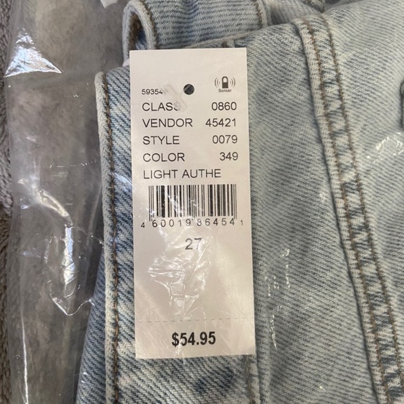 Light wash jeans- size 27 - Picture 6 of 7